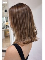 ビュートリアム265(BEAUTRIUM 265) ハイライトヘア ロブ ぱつっとヘア ベージュ ストレートヘア