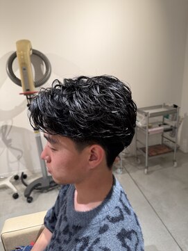 シーツー 三吉店(C2) フェザーパーマ/刈り上げ