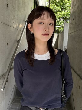 ケイトテイラー(KATETAYLOR) ギザギザオン眉バングミディアムレイヤーカット