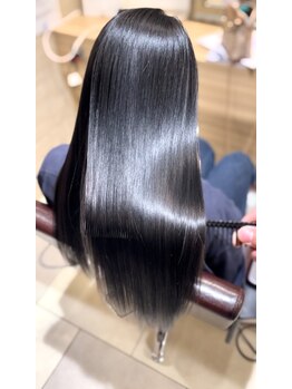 アレーズバイベニボンズ(Alaise by Beni,Bond's)の写真/うねりや広がりを抑える縮毛矯正で、自然な仕上がりの縮毛矯正を叶える艶髪サロン☆