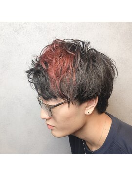 ヘアサロンM 新宿 赤メッシュ