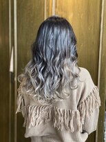 エイミー(Aimee)&nbsp;Aimee 町田 シルバーグラデーション×艶ウェーブ