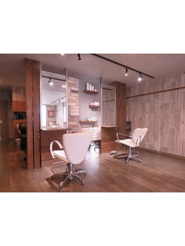 【カット+ヴィラロドラオーガニックカラー（白髪染め）\7000】お手頃な価格で高品質な技術が受けられる！