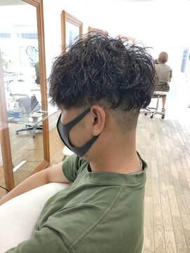 ヘッズ 本八幡店(HEADS) MEN'S HAIR  センターパート　ツイストスパイラル　コンマヘア