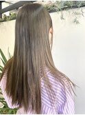 透明感のあるオリーブベージュ