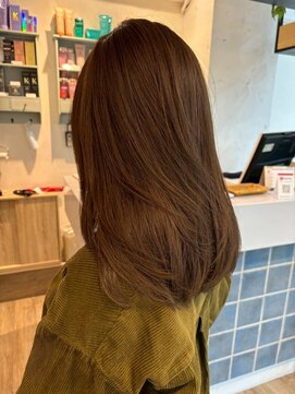 ネウィ 八王子(newi) 大人かわいい艶々カーキブラウンカラー