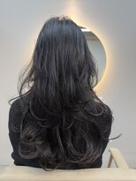 シダ(sida SAIIN)&nbsp;20代30代大人気バタフライカット