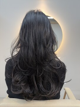 シダ(sida SAIIN) 20代30代大人気バタフライカット