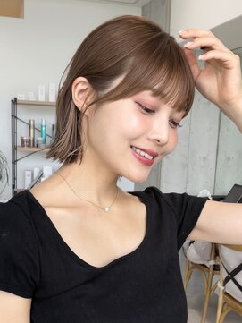 ディーエックス ウエスト(Dxxxx WEST) 切りっぱなしボブ × 顔周りレイヤーでつくる、小顔バランス