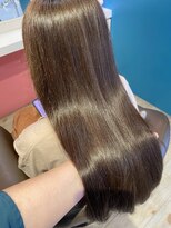 エムティラーレ(M-tirare) うるうるでツヤツヤなヘア