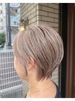 ドゥワドフェパッソ(Doigt de fee passo) 白髪ぼかしショートで大人カジュアル