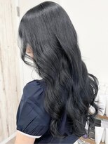 アトレ 福岡大名店(attrait)&nbsp;深みのあるブラックロングヘア×上質な艶感で魅せる大人スタイル