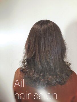 エイル(Ail) Ail Style ミルクティーカラーべージュハイライトカラー