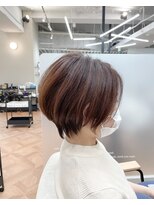 モルニ(MORNI)&nbsp;髪質改善トリートメント_マロンベージュ Aラインボブ かきあげ