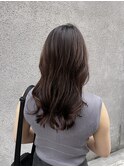 暗めアッシュオリーブ　グラデーションカラーで根元が目立たない
