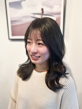 マリン(Marine) 20代30代透明感グレージュミディアムレイヤーくびれヘア