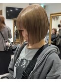 20代に人気！「韓国風フルバングボブ×スモーキーベージュ」
