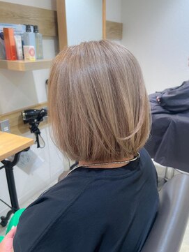 ミラバイケンジ 藤沢(Mira by KENJE) 白髪ぼかし細めハイライト30代40代50代セミディ