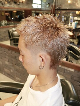 フォーコーナーズカットショップスリーセント 栄(FourCornersCutShop 3/cent) マレットヘア/スパイキーベリーショート/ホワイトブロンド