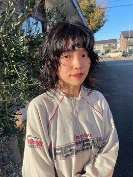 エミュ(emu) ミディアムウルフパーマ