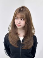 ロムーク 表参道(LOMKH)&nbsp;小顔ロングレイヤーカット顔周り冬グレージュカラー透明感カラー