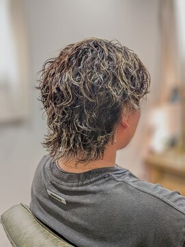 ウィスカーヘアー(whisker hair) ウルフパーマ