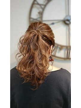 ヘアセットサロン ミント(Hair set salon MINT) 波ウェーブポニー