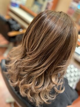 美容室ページボーイ ３Dカラー、ハイライト×ローライト