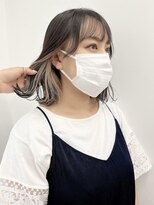 ネオリーブ クーロ(Neolive curro) 黒×ベージュのしっかりコントラストインナーカラー