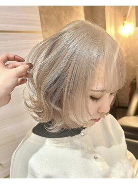 エルバイラビス 大宮(elu by lovis) 《ゆい》ミルクティーベージュ/ベージュカラー/切りっぱなしボブ