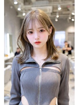 エルサザリープ 三宮(Elsa the leap) ミディアムレイヤー/韓国巻き/ミルクティーベージュ