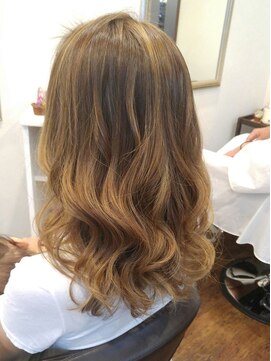 フェリシータ 緑地公園店(felicita) ハイトーンカラー★ウェービーハニーヘア