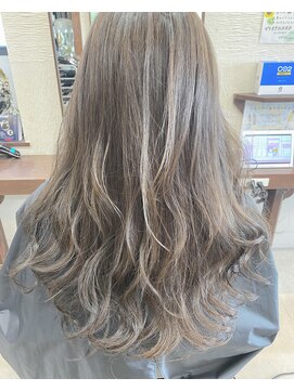 リリ(Liri material care salon by JAPAN) 光に透けるグレージュカラー