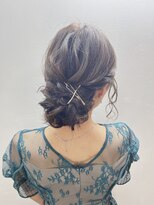 およばれヘアアレンジ　シニヨン　アップ　編み込み