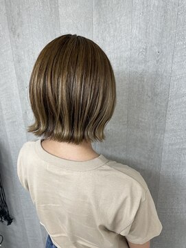 アレクサ 保谷(ALEXA) 外人風ブロンド 切りっぱなしボブ