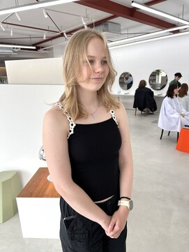 アム(am) バタフライレイヤー、ブロンドベージュ　　　ケアブリーチ