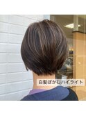 白髪ぼかしハイライト×ショートボブ