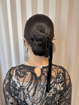 ミラ(Mila) ロングのタイトシニヨンカチモリ！