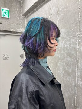 オーン 渋谷(OOn) アクアブルー×パープルのコントラストデザインカラー