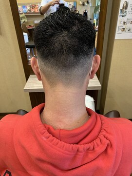 スリーピース(THREE PIECE) なんちゃってスキンフェード