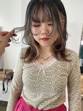 ニュート(Neut ) 黒とベージュ。