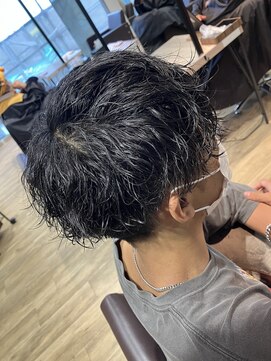 エヌプラス(N+) 波巻きツイストスパイラル刈り上げセンターパートサーフカール