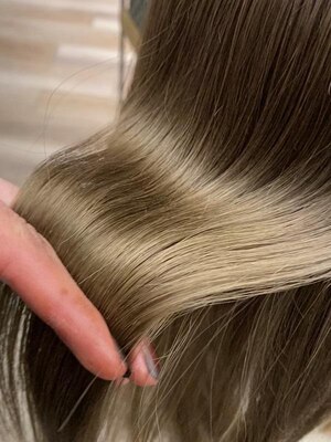 大人女性に人気の《Pulin-hair room》髪のダメージを最小限に抑え、上品な艶髪に。艶感を保ち、色持ちもUP!