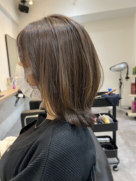 フルール(Fleur) 恵比寿 ミディアムウルフ ウルフレイヤー ウルフカット