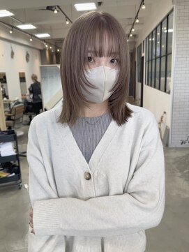 イェッカ パビル(YECCA pabil) ミルクグレージュ×顔回りウルフ（ブリーチ1回）