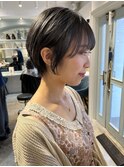 黒髪グレーベージュショート