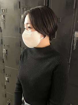 ヘアーアイストゥーレ(HAIR ICI TRE) ショートヘア 暗髪カラー ハンサムショート