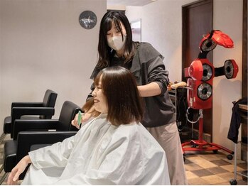 リリスヘアー(Liris hair)の写真/【大人のための本格派サロン】気さくな女性スタイリストがお出迎え◇アットホームで相談しやすい雰囲気が◎