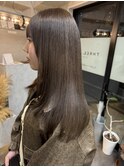 オリーブベージュ