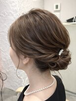 フッタ(Futta)&nbsp;ルーズシニヨン結婚式ヘアセット×ミディアムヘア【西武新宿駅】